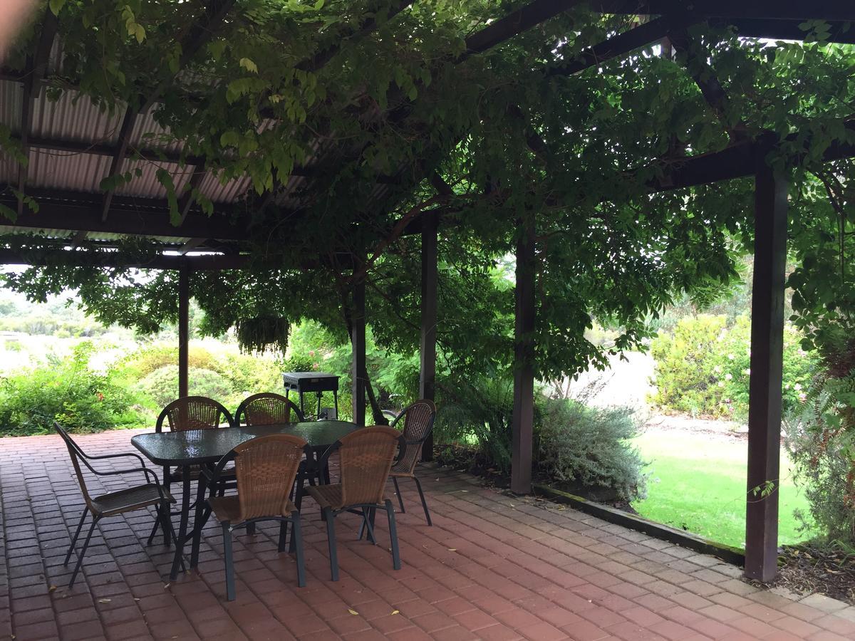 Silversprings Spa Retreat Pet Friendly Cottages And Glampings Metricup エクステリア 写真