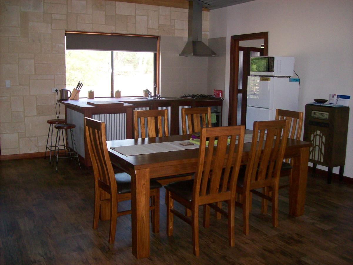 Silversprings Spa Retreat Pet Friendly Cottages And Glampings Metricup エクステリア 写真